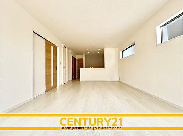 ■■憩いのリビング■■くつろぎを愉しむリビングルームは憩いの場となります。リビングとダイニングの空間機能を活かし、巧みに使い分ける発想が、ライフスタイルに新しいゆとりをもたらします。