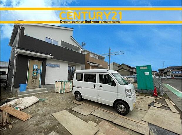 ■■駐車場■■ファミリーカーの需要が多い中、駐車場も確保いたしました。マンションとは違う敷地内駐車。ご主人様のお車のお手入れにも気合が入りますね。