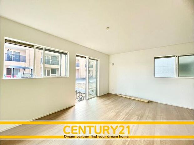 ■■家族団らんの空間■■朝は爽やかな日差しを浴びながら、家族みんなでおいしい朝食。昼下がりには読書やお昼寝でもしながらのんびりと過ごすひと時…。