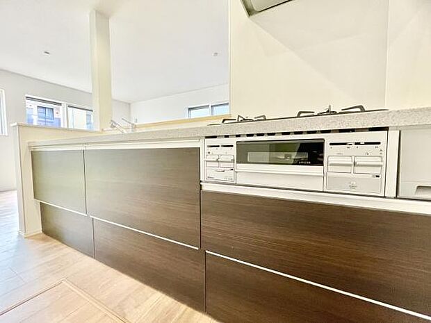 ■■浄水器付シャワー切替水栓■■浄水器がカルキその他を除去。美味しい水を提供してくれます。ヘッドはシャワーや浄水に切り替え可能でノズルが延びる可動式。キッチン作業が楽しくなりますね。