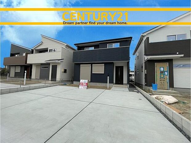 ■■駐車場■■ファミリーカーの需要が多い中、駐車場も確保いたしました。マンションとは違う敷地内駐車。ご主人様のお車のお手入れにも気合が入りますね。