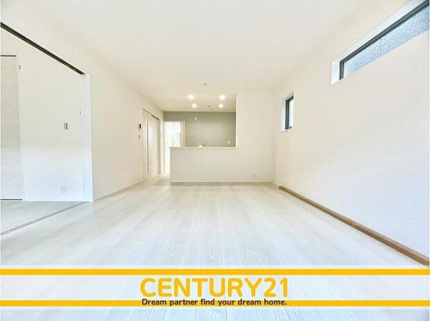 ■■憩いのリビング■■くつろぎを愉しむリビングルームは憩いの場となります。リビングとダイニングの空間機能を活かし、巧みに使い分ける発想が、ライフスタイルに新しいゆとりをもたらします。