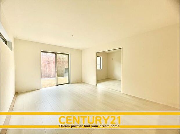 ■■家族団らんの空間■■朝は爽やかな日差しを浴びながら、家族みんなでおいしい朝食。昼下がりには読書やお昼寝でもしながらのんびりと過ごすひと時…。