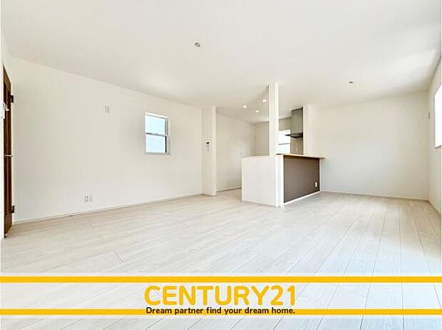 ■■憩いのリビング■■くつろぎを愉しむリビングルームは憩いの場となります。リビングとダイニングの空間機能を活かし、巧みに使い分ける発想が、ライフスタイルに新しいゆとりをもたらします。