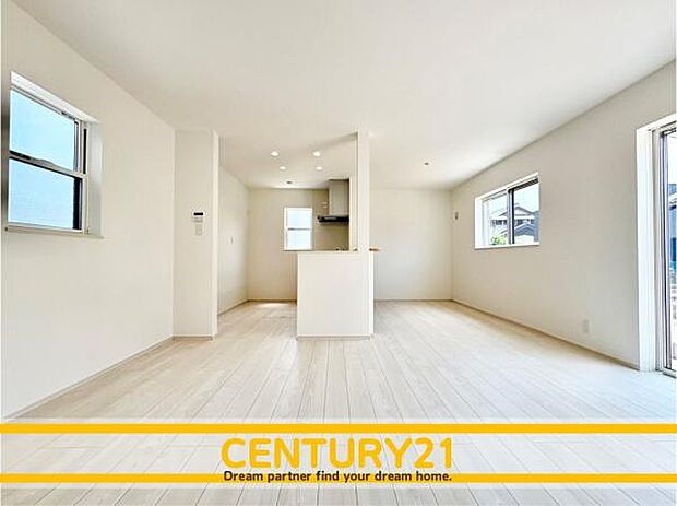 ■■家族団らんの空間■■朝は爽やかな日差しを浴びながら、家族みんなでおいしい朝食。昼下がりには読書やお昼寝でもしながらのんびりと過ごすひと時…。