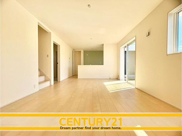 ■■憩いのリビング■■くつろぎを愉しむリビングルームは憩いの場となります。リビングとダイニングの空間機能を活かし、巧みに使い分ける発想が、ライフスタイルに新しいゆとりをもたらします。