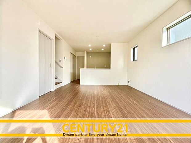 ■■憩いのリビング■■くつろぎを愉しむリビングルームは憩いの場となります。リビングとダイニングの空間機能を活かし、巧みに使い分ける発想が、ライフスタイルに新しいゆとりをもたらします。