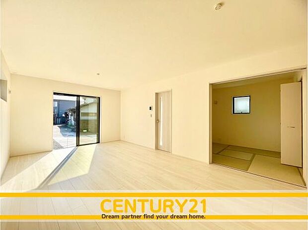 ■■家族団らんの空間■■朝は爽やかな日差しを浴びながら、家族みんなでおいしい朝食。昼下がりには読書やお昼寝でもしながらのんびりと過ごすひと時…。