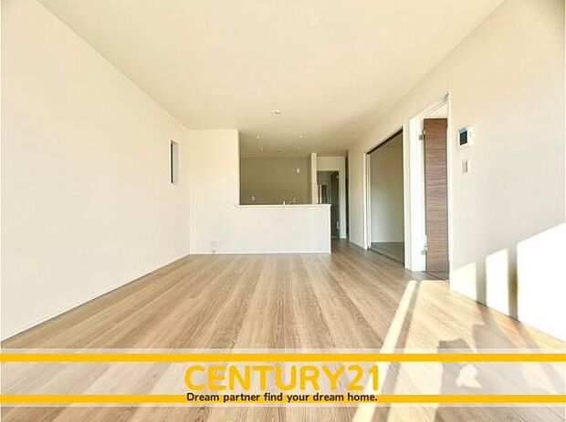 ■■憩いのリビング■■くつろぎを愉しむリビングルームは憩いの場となります。リビングとダイニングの空間機能を活かし、巧みに使い分ける発想が、ライフスタイルに新しいゆとりをもたらします。