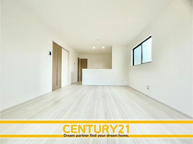 ■■憩いのリビング■■くつろぎを愉しむリビングルームは憩いの場となります。リビングとダイニングの空間機能を活かし、巧みに使い分ける発想が、ライフスタイルに新しいゆとりをもたらします。