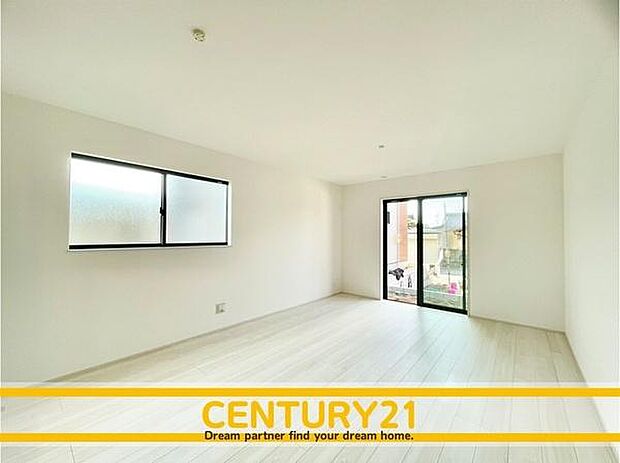 ■■ステキな時間を!■■忙しい朝でも、しっかり家族が揃って食事をして頂けるゆとりある大きさのダイニングスペース。奥様が作る手料理をカウンター越しに受けとって頂き、テーブルで囲む素敵な時間を存分に。