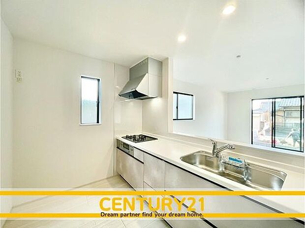 ■■広々キッチン■■大型の冷蔵庫やレンジボードもしっかり置ける広々としたキッチンスペースが大事。ゆとりある空間で作業ができるとお料理の腕も日に日に上がりそうな気がしてきます。