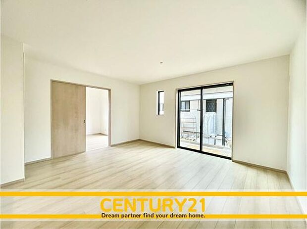 ■■家族団らんの空間■■朝は爽やかな日差しを浴びながら、家族みんなでおいしい朝食。昼下がりには読書やお昼寝でもしながらのんびりと過ごすひと時…。