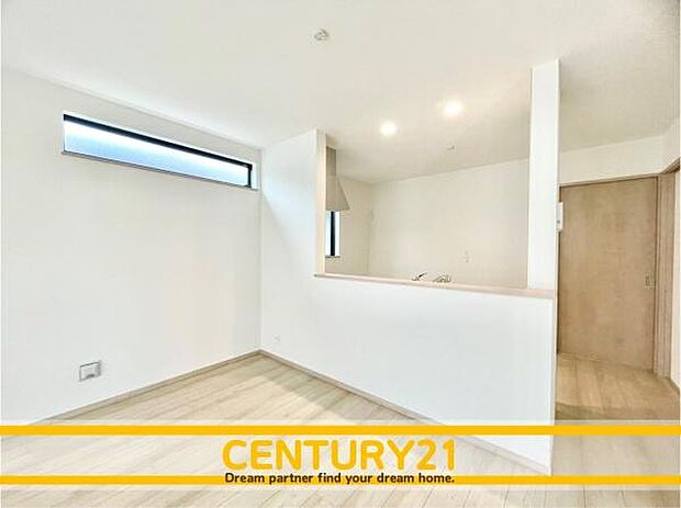 ■■ステキな時間を!■■忙しい朝でも、しっかり家族が揃って食事をして頂けるゆとりある大きさのダイニングスペース。奥様が作る手料理をカウンター越しに受けとって頂き、テーブルで囲む素敵な時間を存分に。