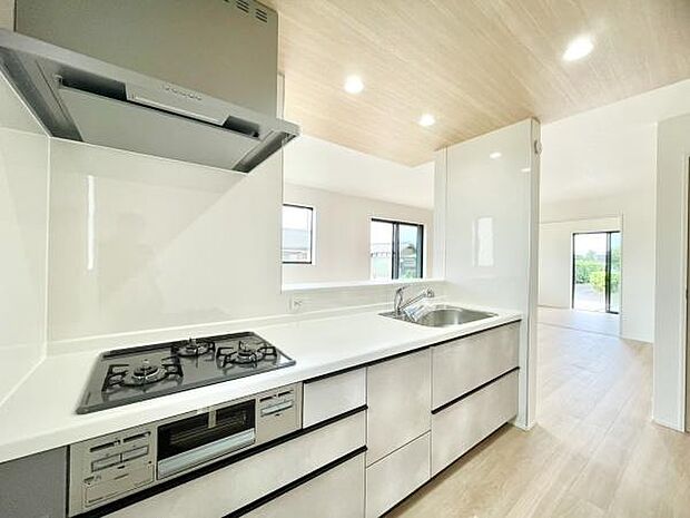 ■■キッチン■■家族や友人と味わう料理。会話を楽しみながら作りたいものですね。