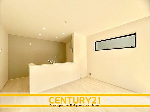 ■■ステキな時間を！■■忙しい朝でも、しっかり家族が揃って食事をして頂けるゆとりある大きさのダイニングスペース。奥様が作る手料理をカウンター越しに受けとって頂き、テーブルで囲む素敵な時間を存分に。