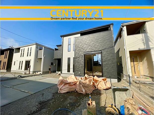 ■■駐車場■■ファミリーカーの需要が多い中、駐車場も確保いたしました。マンションとは違う敷地内駐車。ご主人様のお車のお手入れにも気合が入りますね。