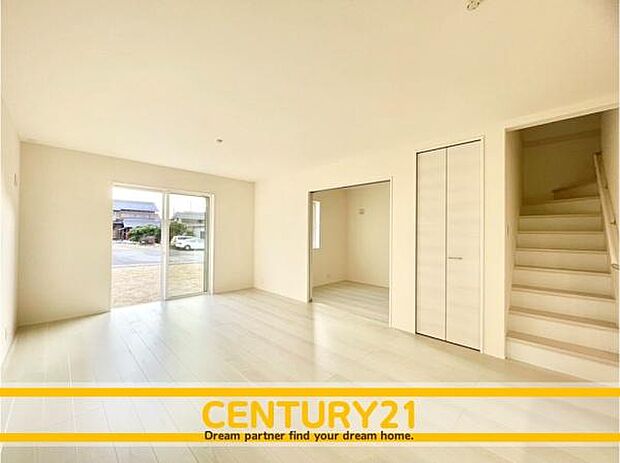 ■■家族団らんの空間■■朝は爽やかな日差しを浴びながら、家族みんなでおいしい朝食。昼下がりには読書やお昼寝でもしながらのんびりと過ごすひと時…。