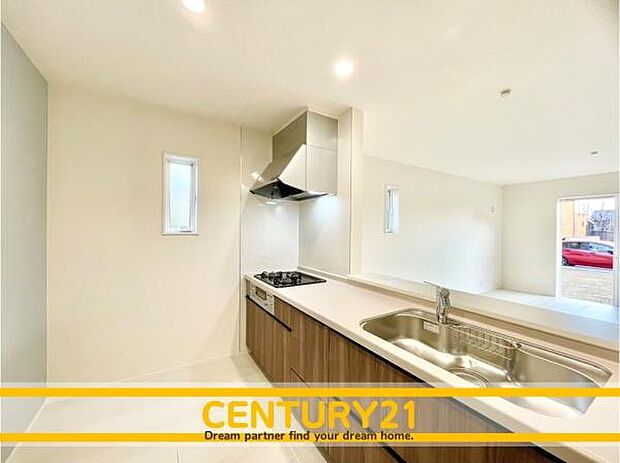 ■■広々キッチン■■大型の冷蔵庫やレンジボードもしっかり置ける広々としたキッチンスペースが大事。ゆとりある空間で作業ができるとお料理の腕も日に日に上がりそうな気がしてきます。