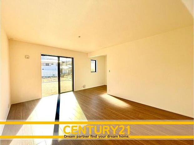 ■■家族団らんの空間■■朝は爽やかな日差しを浴びながら、家族みんなでおいしい朝食。昼下がりには読書やお昼寝でもしながらのんびりと過ごすひと時…。