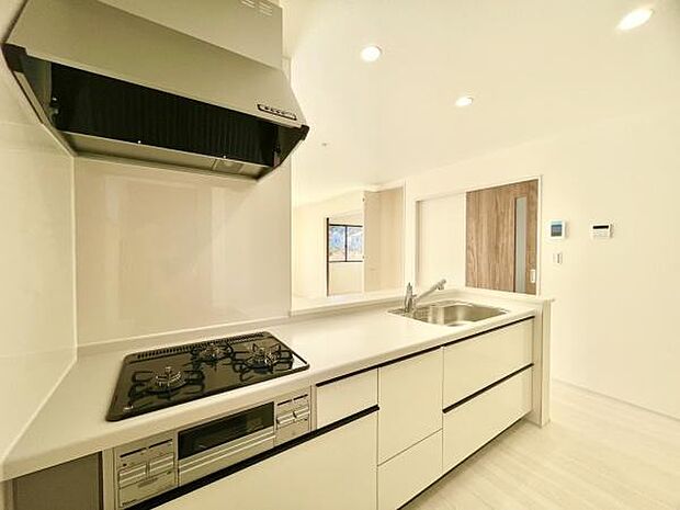 ■■キッチン■■家族や友人と味わう料理。会話を楽しみながら作りたいものですね。