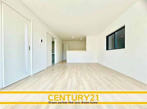 ■■憩いのリビング■■くつろぎを愉しむリビングルームは憩いの場となります。リビングとダイニングの空間機能を活かし、巧みに使い分ける発想が、ライフスタイルに新しいゆとりをもたらします。