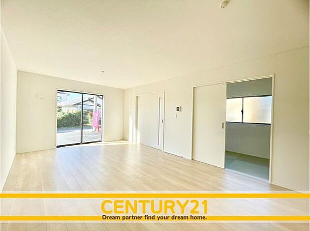 ■■家族団らんの空間■■朝は爽やかな日差しを浴びながら、家族みんなでおいしい朝食。昼下がりには読書やお昼寝でもしながらのんびりと過ごすひと時…。