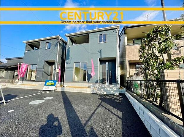 ■■駐車場■■ファミリーカーの需要が多い中、駐車場も確保いたしました。マンションとは違う敷地内駐車。ご主人様のお車のお手入れにも気合が入りますね。