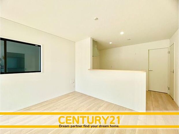 ■■家族団らんの空間■■朝は爽やかな日差しを浴びながら、家族みんなでおいしい朝食。昼下がりには読書やお昼寝でもしながらのんびりと過ごすひと時…。