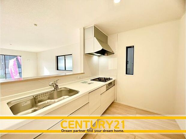 ■■広々キッチン■■大型の冷蔵庫やレンジボードもしっかり置ける広々としたキッチンスペースが大事。ゆとりある空間で作業ができるとお料理の腕も日に日に上がりそうな気がしてきます。