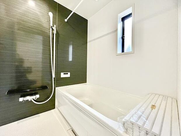 ■■一日の疲れを癒す■■癒しの空間バスルームです。天気に左右されずに洗濯物を乾かせる、浴室乾燥機&オートバス機能付きです。