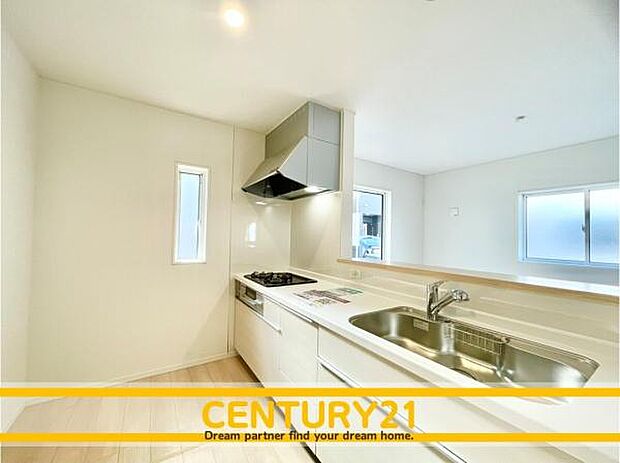 ■■広々キッチン■■大型の冷蔵庫やレンジボードもしっかり置ける広々としたキッチンスペースが大事。ゆとりある空間で作業ができるとお料理の腕も日に日に上がりそうな気がしてきます。