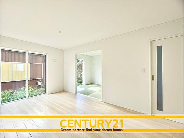 ■■家族団らんの空間■■朝は爽やかな日差しを浴びながら、家族みんなでおいしい朝食。昼下がりには読書やお昼寝でもしながらのんびりと過ごすひと時…。