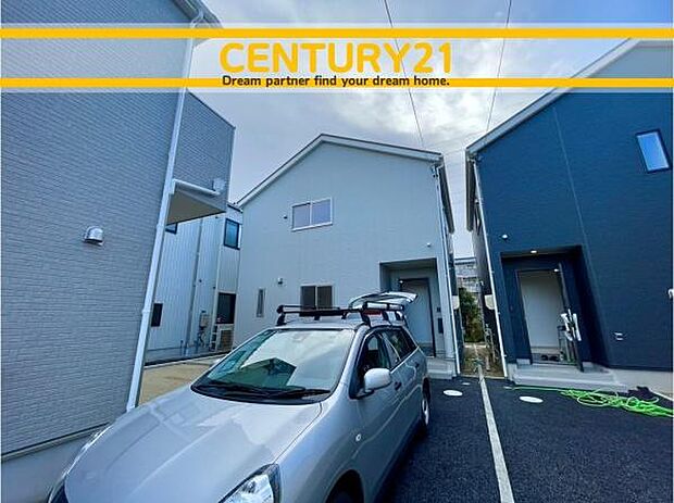 ■■駐車場■■ファミリーカーの需要が多い中、駐車場も確保いたしました。マンションとは違う敷地内駐車。ご主人様のお車のお手入れにも気合が入りますね。