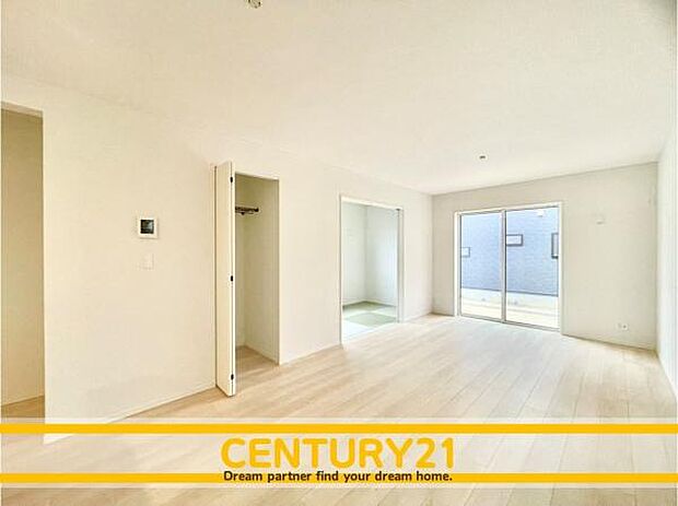 ■■家族団らんの空間■■朝は爽やかな日差しを浴びながら、家族みんなでおいしい朝食。昼下がりには読書やお昼寝でもしながらのんびりと過ごすひと時…。