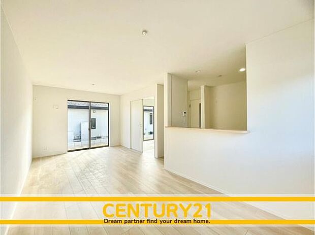 ■■ステキな時間を！■■忙しい朝でも、しっかり家族が揃って食事をして頂けるゆとりある大きさのダイニングスペース。奥様が作る手料理をカウンター越しに受けとって頂き、テーブルで囲む素敵な時間を存分に。