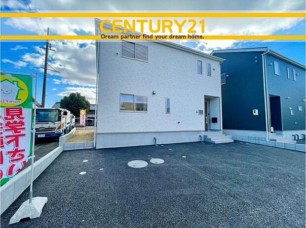 ■■駐車場■■ファミリーカーの需要が多い中、駐車場も確保いたしました。マンションとは違う敷地内駐車。ご主人様のお車のお手入れにも気合が入りますね。