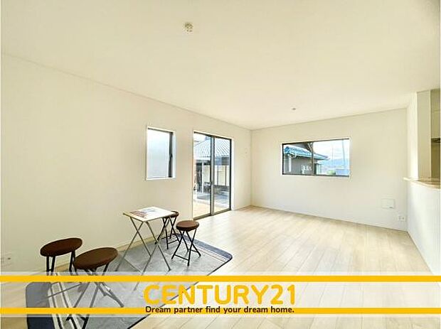 ■■家族団らんの空間■■朝は爽やかな日差しを浴びながら、家族みんなでおいしい朝食。昼下がりには読書やお昼寝でもしながらのんびりと過ごすひと時…。