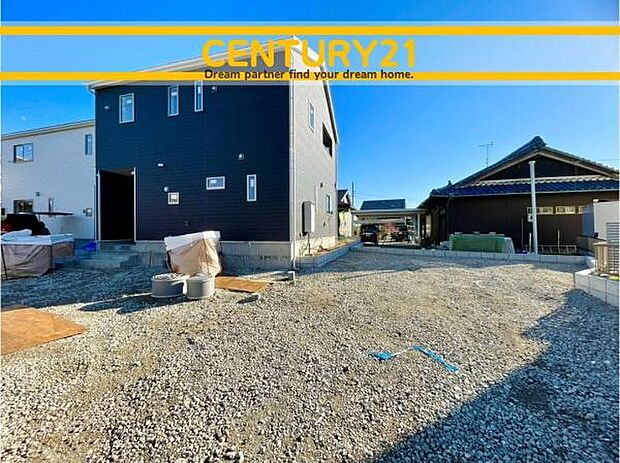 ■■駐車場■■ファミリーカーの需要が多い中、駐車場も確保いたしました。マンションとは違う敷地内駐車。ご主人様のお車のお手入れにも気合が入りますね。