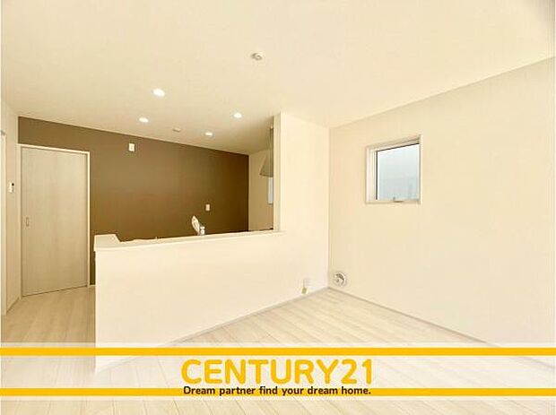 ■■家族団らんの空間■■朝は爽やかな日差しを浴びながら、家族みんなでおいしい朝食。昼下がりには読書やお昼寝でもしながらのんびりと過ごすひと時…。