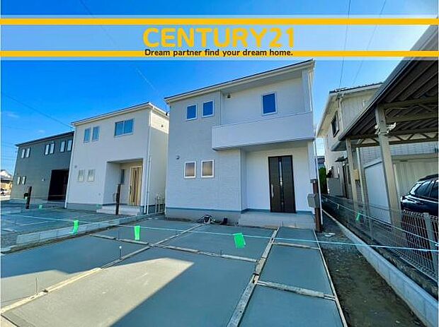 ■■駐車場■■ファミリーカーの需要が多い中、駐車場も確保いたしました。マンションとは違う敷地内駐車。ご主人様のお車のお手入れにも気合が入りますね。