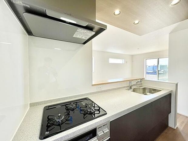 ■■キッチン■■家族や友人と味わう料理。会話を楽しみながら作りたいものですね。