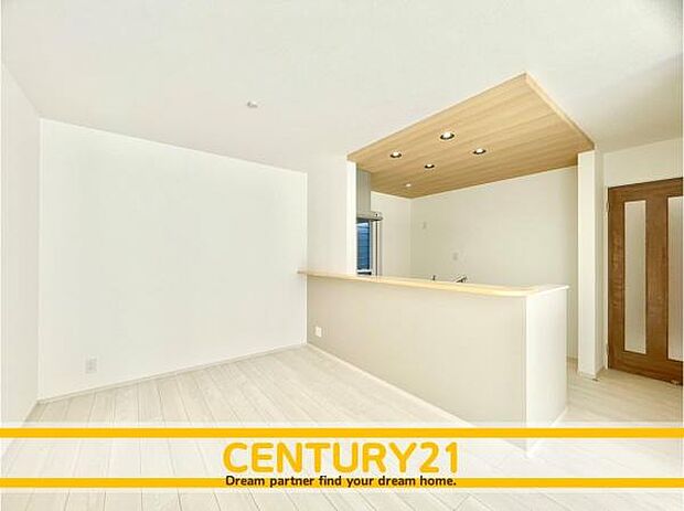 ■■ステキな時間を!■■忙しい朝でも、しっかり家族が揃って食事をして頂けるゆとりある大きさのダイニングスペース。奥様が作る手料理をカウンター越しに受けとって頂き、テーブルで囲む素敵な時間を存分に。