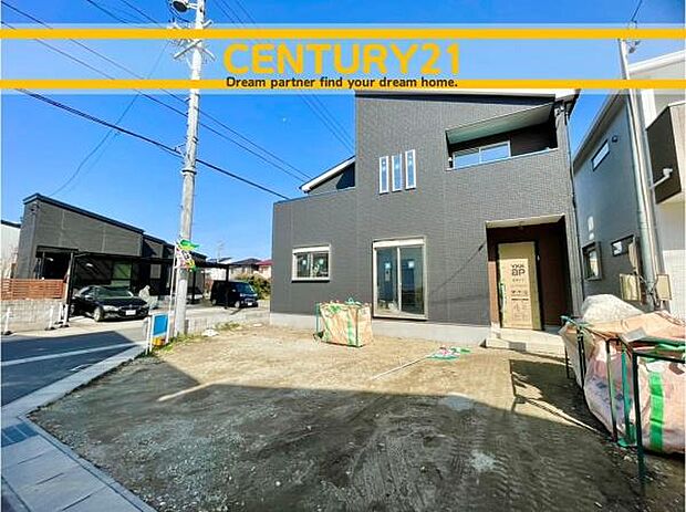 ■■駐車場■■ファミリーカーの需要が多い中、駐車場も確保いたしました。マンションとは違う敷地内駐車。ご主人様のお車のお手入れにも気合が入りますね。