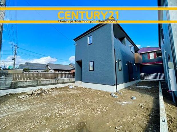 ■■駐車場■■ファミリーカーの需要が多い中、駐車場も確保いたしました。マンションとは違う敷地内駐車。ご主人様のお車のお手入れにも気合が入りますね。