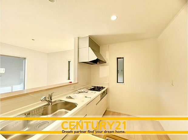 ■■広々キッチン■■大型の冷蔵庫やレンジボードもしっかり置ける広々としたキッチンスペースが大事。ゆとりある空間で作業ができるとお料理の腕も日に日に上がりそうな気がしてきます。