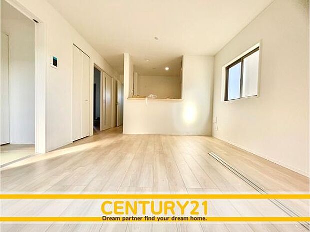 ■■憩いのリビング■■くつろぎを愉しむリビングルームは憩いの場となります。リビングとダイニングの空間機能を活かし、巧みに使い分ける発想が、ライフスタイルに新しいゆとりをもたらします。