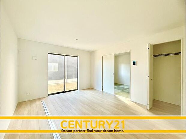 ■■家族団らんの空間■■朝は爽やかな日差しを浴びながら、家族みんなでおいしい朝食。昼下がりには読書やお昼寝でもしながらのんびりと過ごすひと時…。