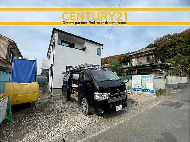 ■■駐車場■■ファミリーカーの需要が多い中、駐車場も確保いたしました。マンションとは違う敷地内駐車。ご主人様のお車のお手入れにも気合が入りますね。