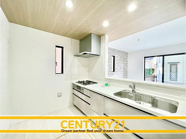 ■■広々キッチン■■大型の冷蔵庫やレンジボードもしっかり置ける広々としたキッチンスペースが大事。ゆとりある空間で作業ができるとお料理の腕も日に日に上がりそうな気がしてきます。